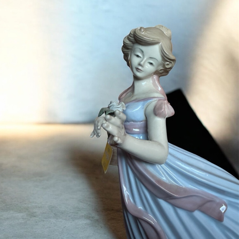 Tengra Valencia Spain Handmade in Lladro Style - Picture 5 of 7